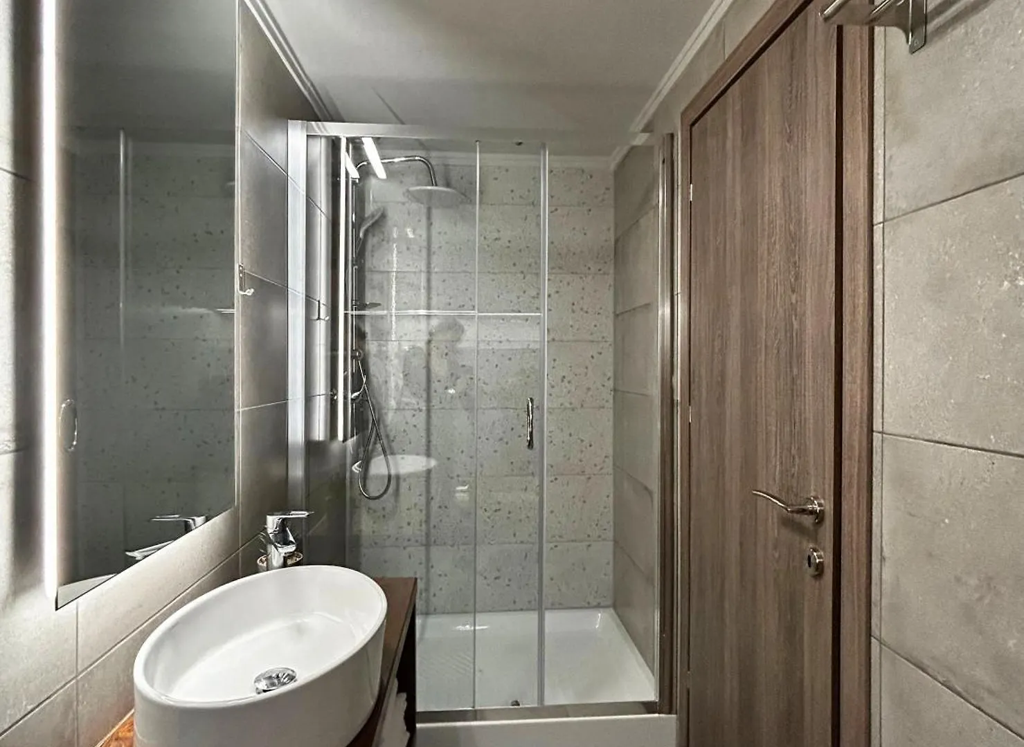 Redwood Suite, Wooden Suites Szaloniki Apartman